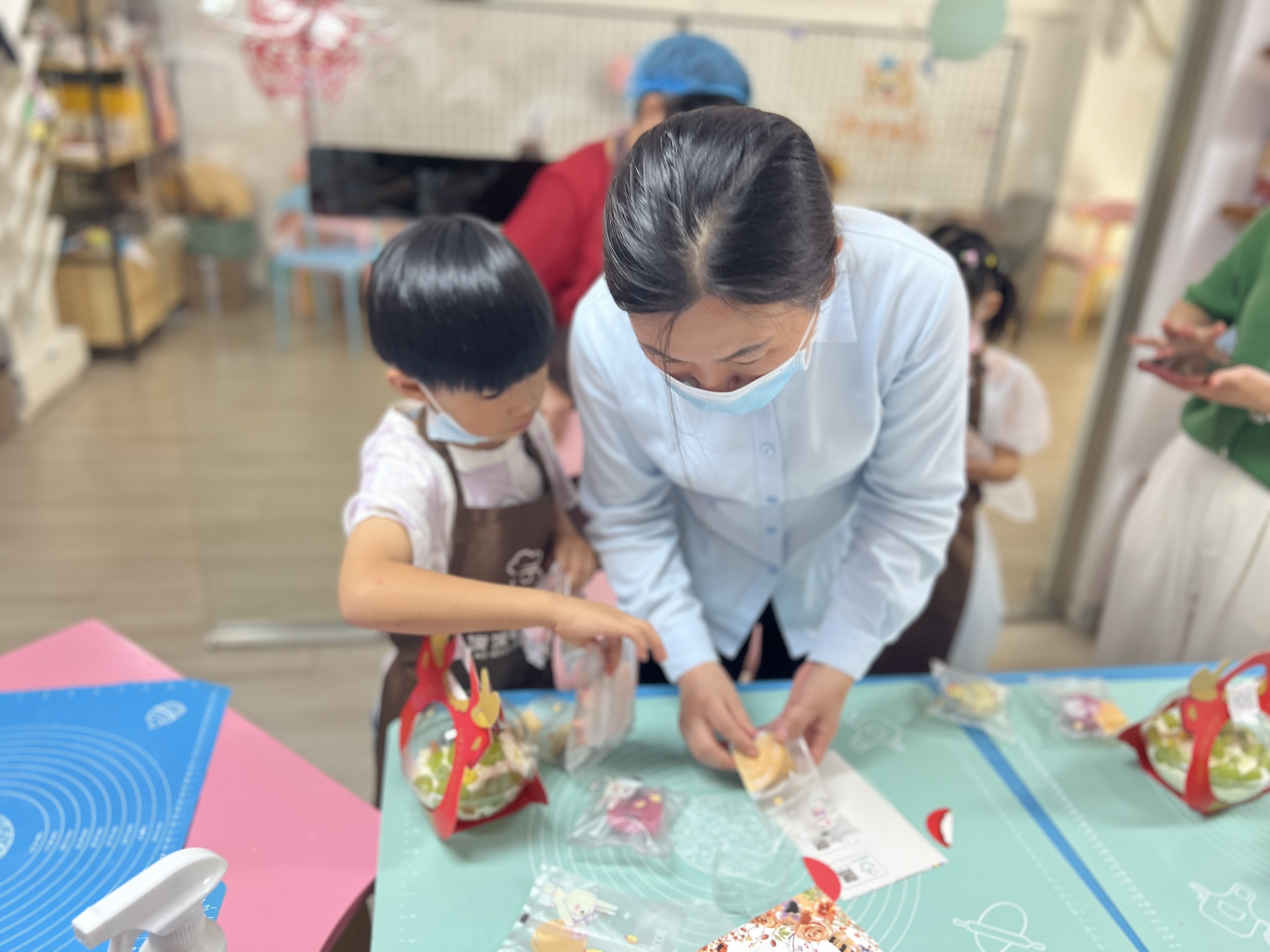 快速公交事業(yè)部關(guān)愛留守兒童手拉手“益”起過中秋