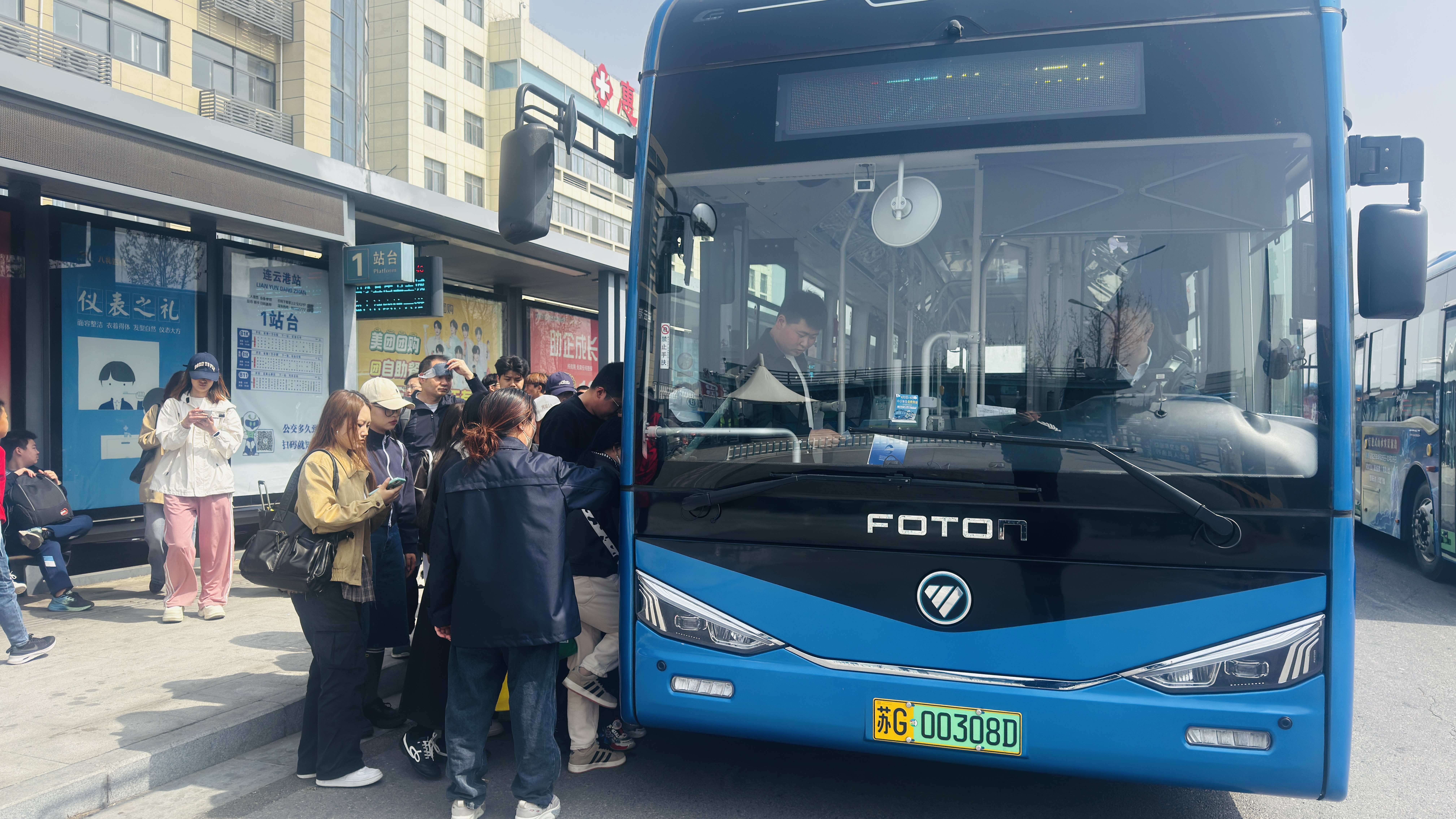 公交集團快速公交公司深化調度前置  筑牢節假日運輸保障防線