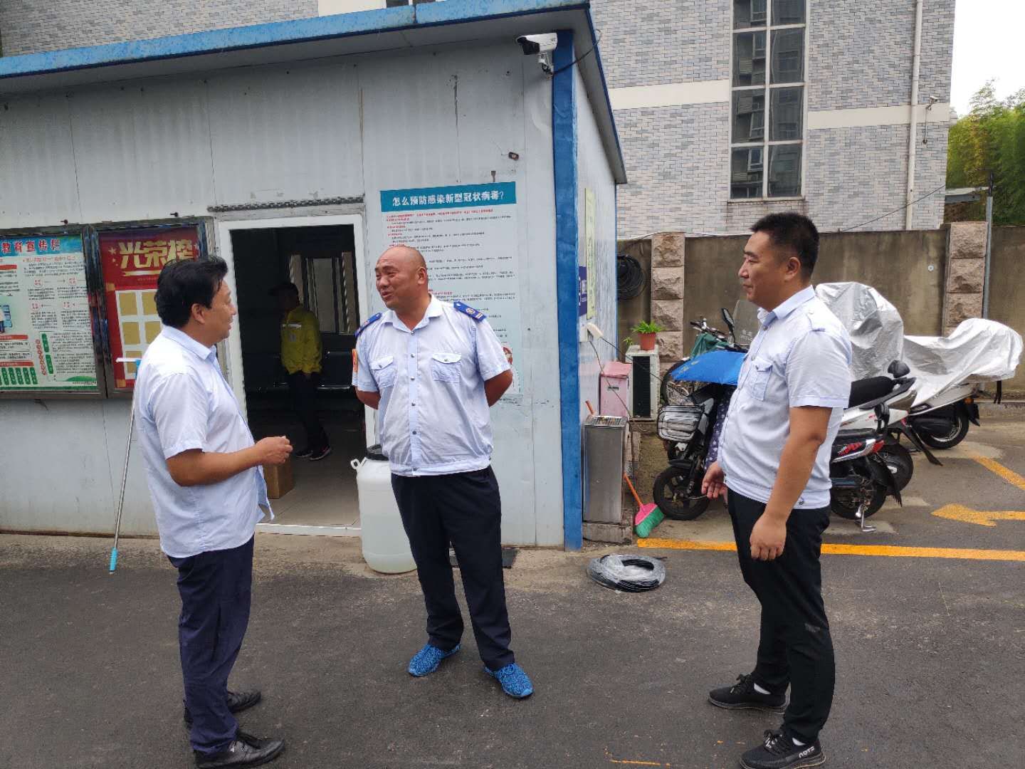 公交集團(tuán)公交事業(yè)一部雨天創(chuàng)文不放松 加強(qiáng)創(chuàng)文現(xiàn)場交代